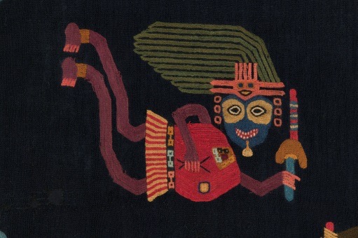 Milenarios textiles de Paracas se exponen en Museo Precolombino de Santiago