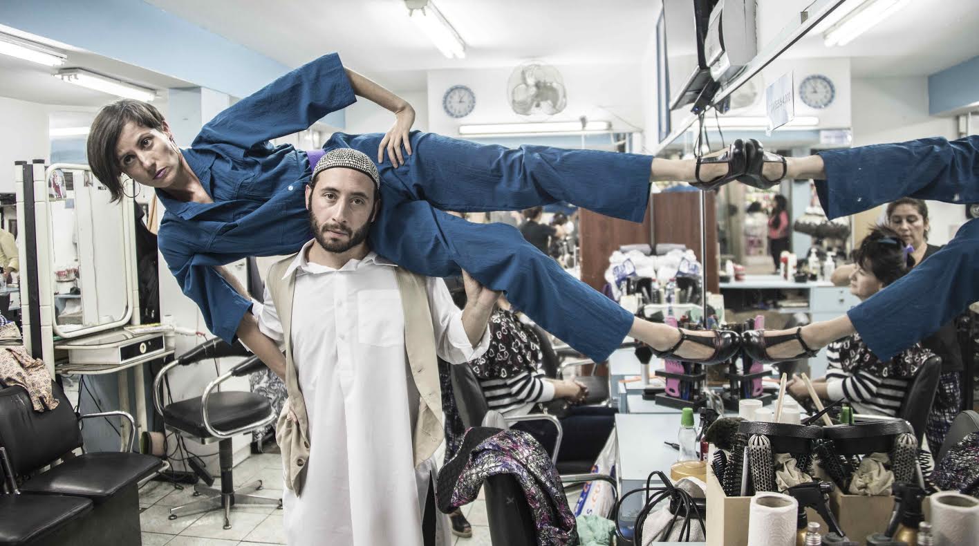 Un espectáculo de danza con humor, globalización y taoísmo llega al Gam en una peluquería muy especial