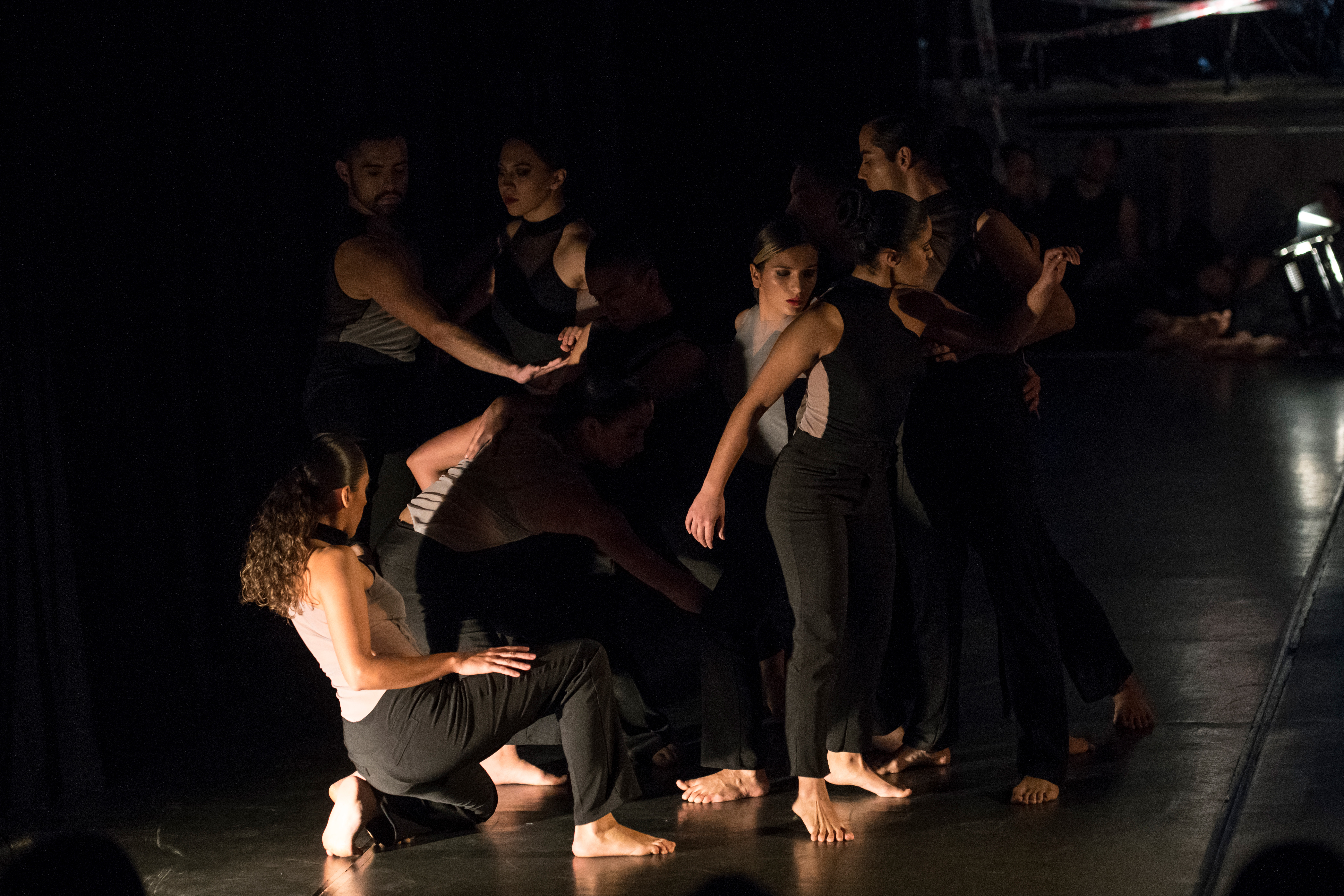 La Compañía de Danza Cuerpo en Vuelo de la Escuela Moderna de Música y Danza presentará “Piazzolla, de calles y sombras” en el Centro Cultural Escuela Moderna.
