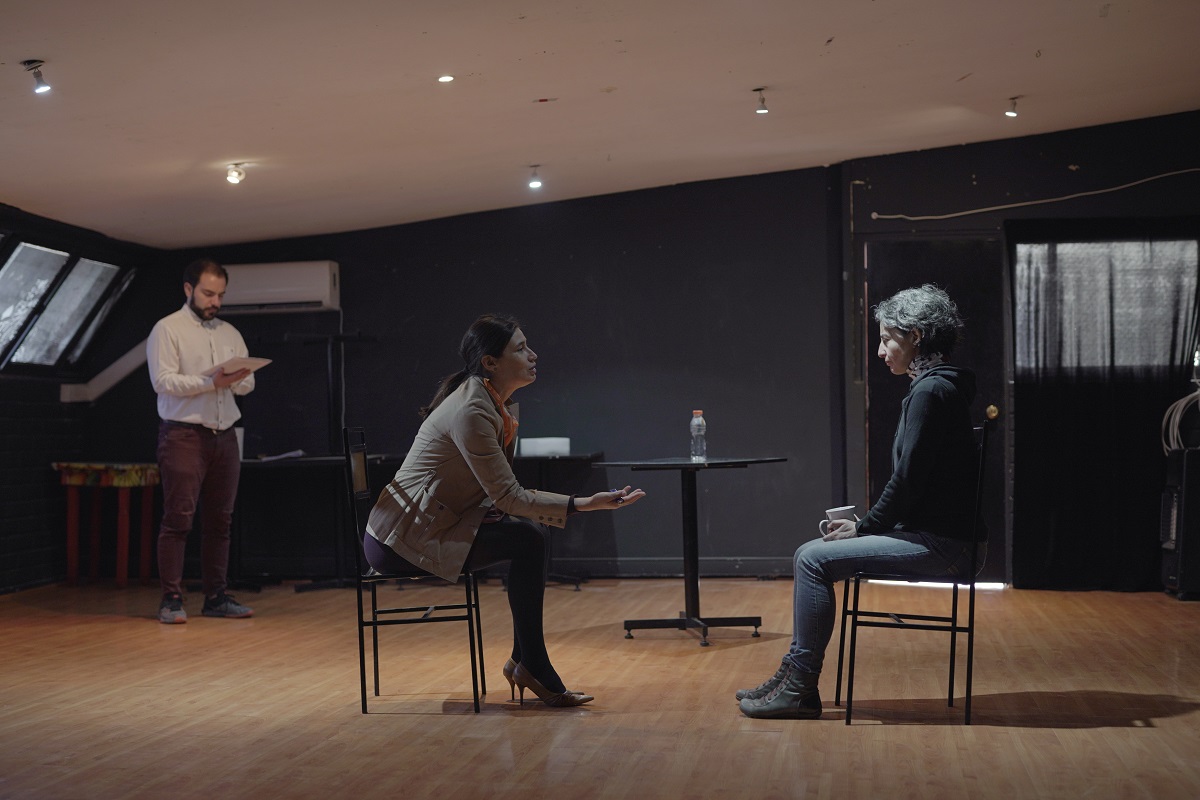 Obra que aborda violaciones a los DDHH en dictadura y abducciones extraterrestres se estrena en el Teatro del Puente