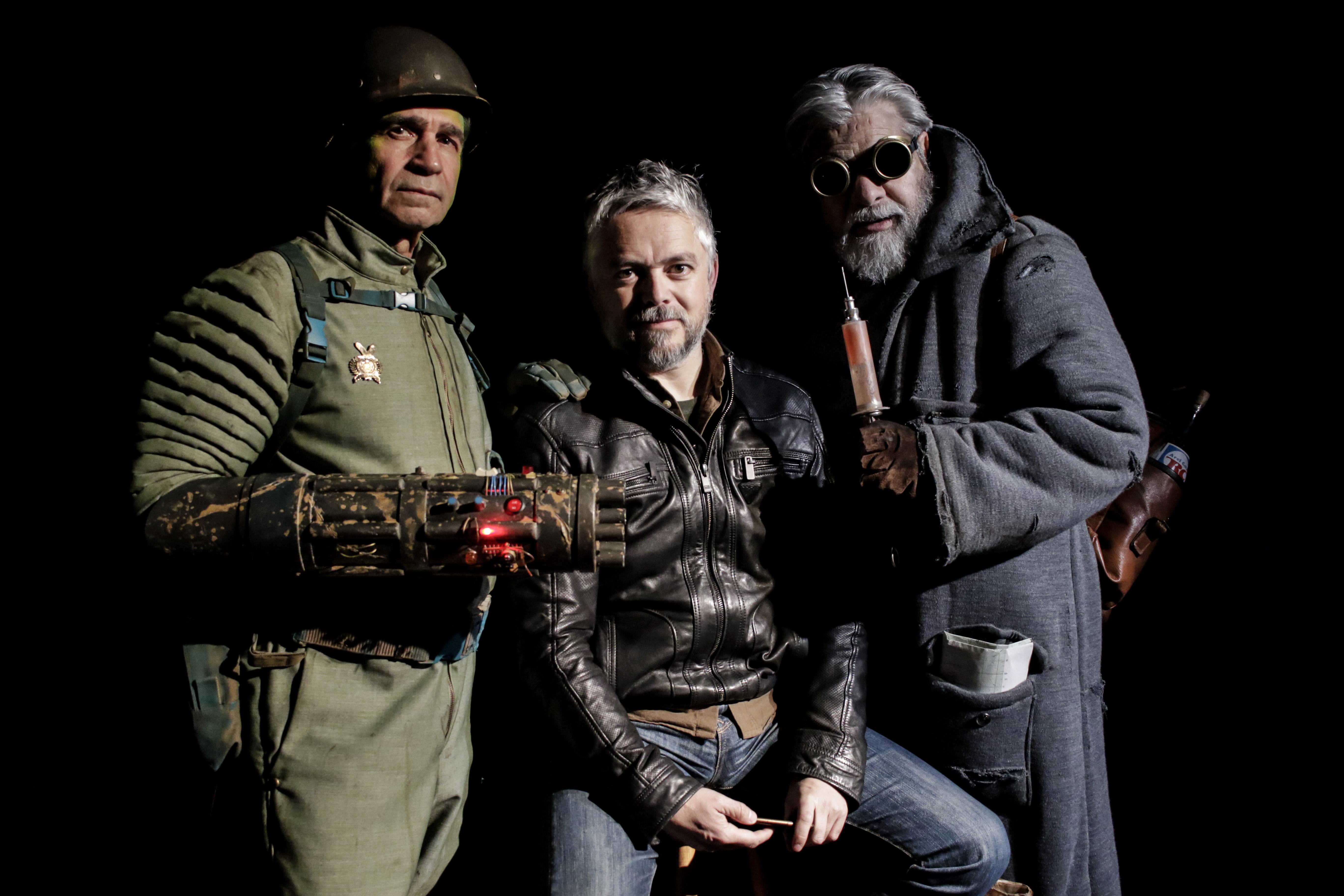 Jorge Baradit debuta en teatro haciendo desaparecer a Chile