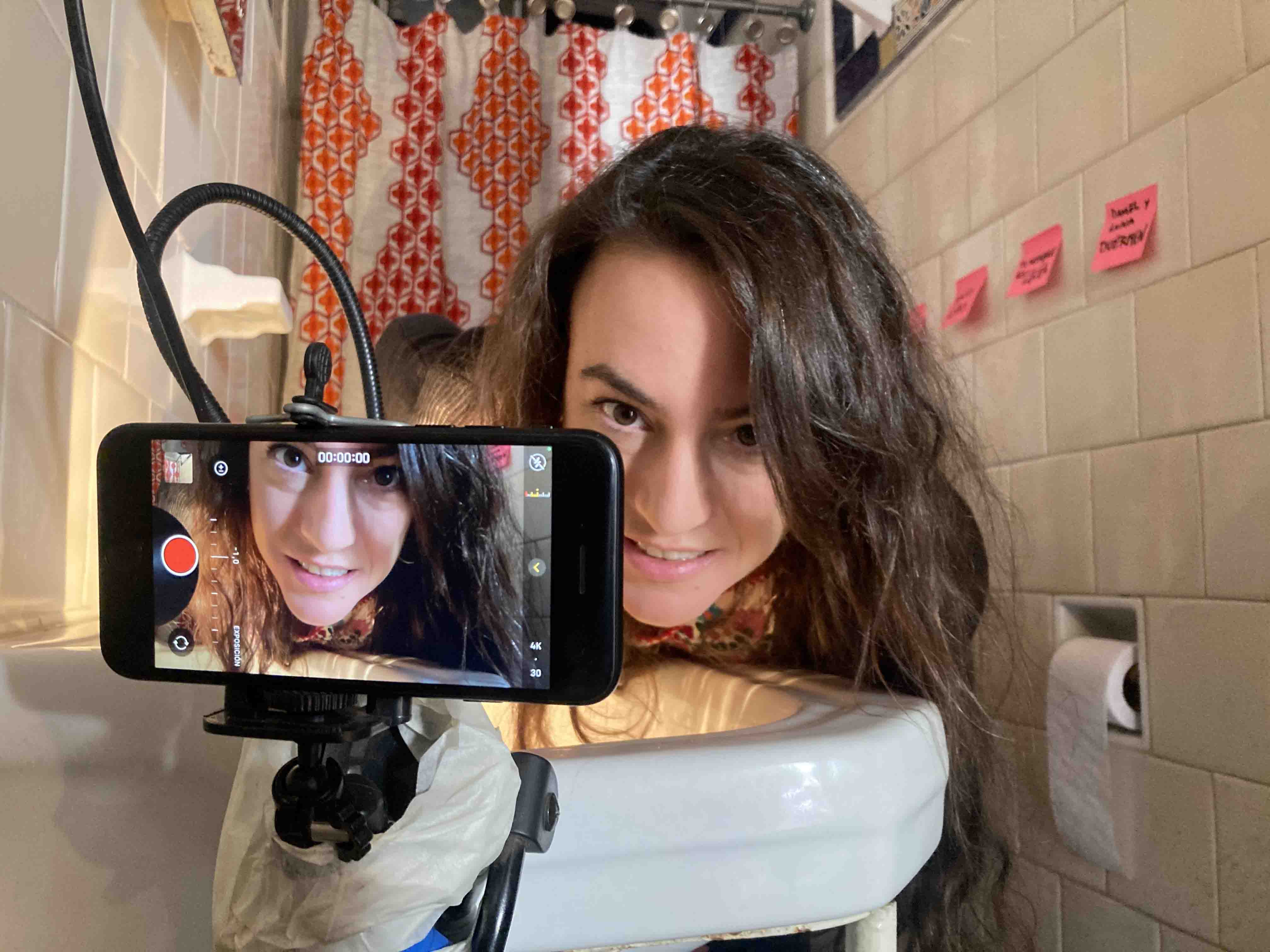 «Postales para no olvidar»: Obra centrada en una mujer de 45 años que sufre de Alzheimer prematuro se estrena en Teatro Sidarte